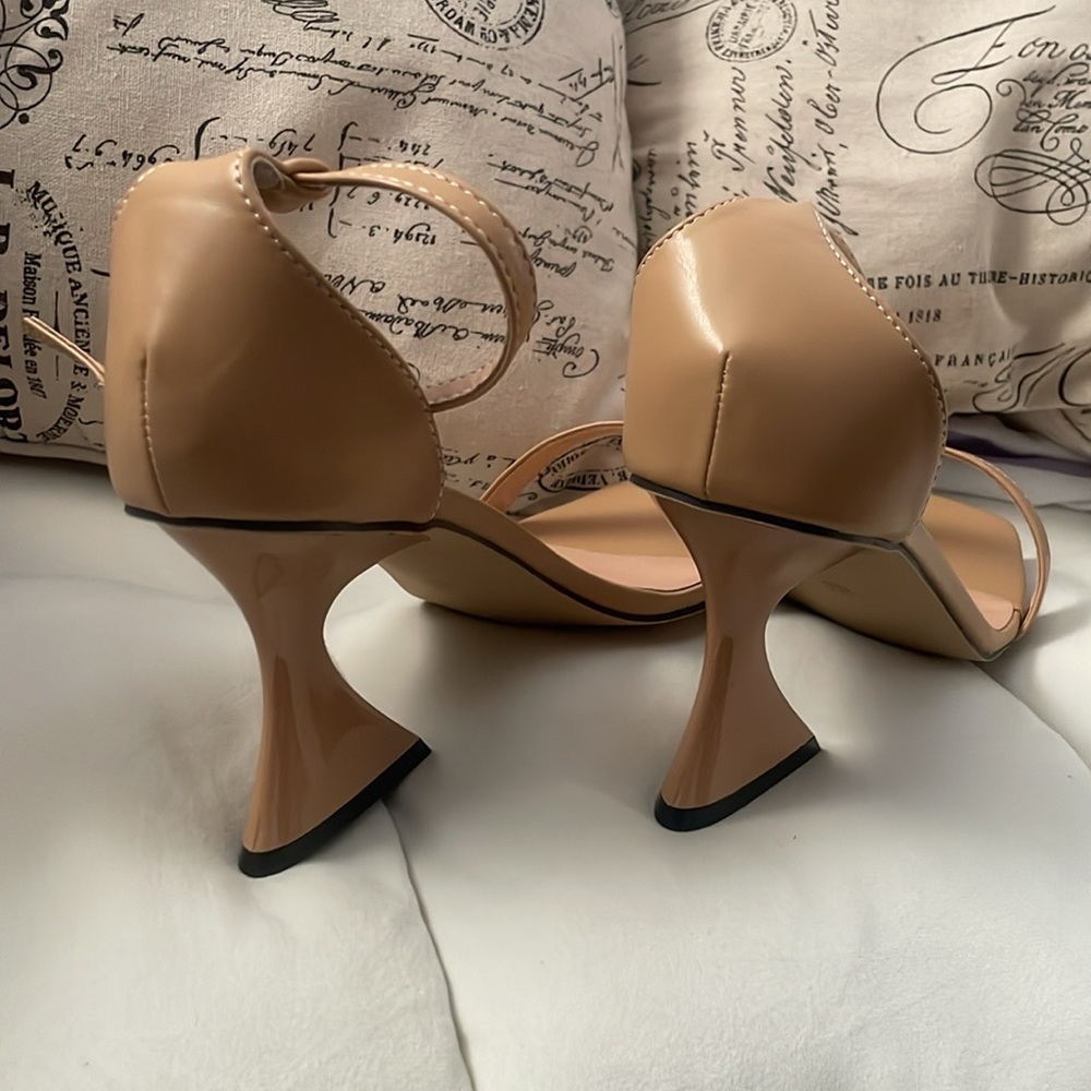 Chic heels - Picture 6 of 9